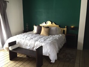 舒適雙人房, 1 張特大雙人床 | 獨特裝潢、布置獨特、書桌、筆電工作空間