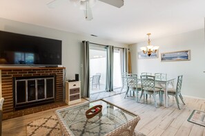 Smart-TV, DVD-Player, Bücher