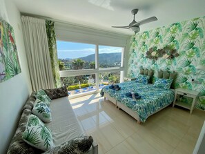 11 Schlafzimmer, Schreibtisch, Bügeleisen/Bügelbrett, Reisekinderbett