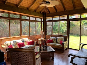 TV, books - Villa Ximenoa River - Excelent Vacation Rental (La Joya)