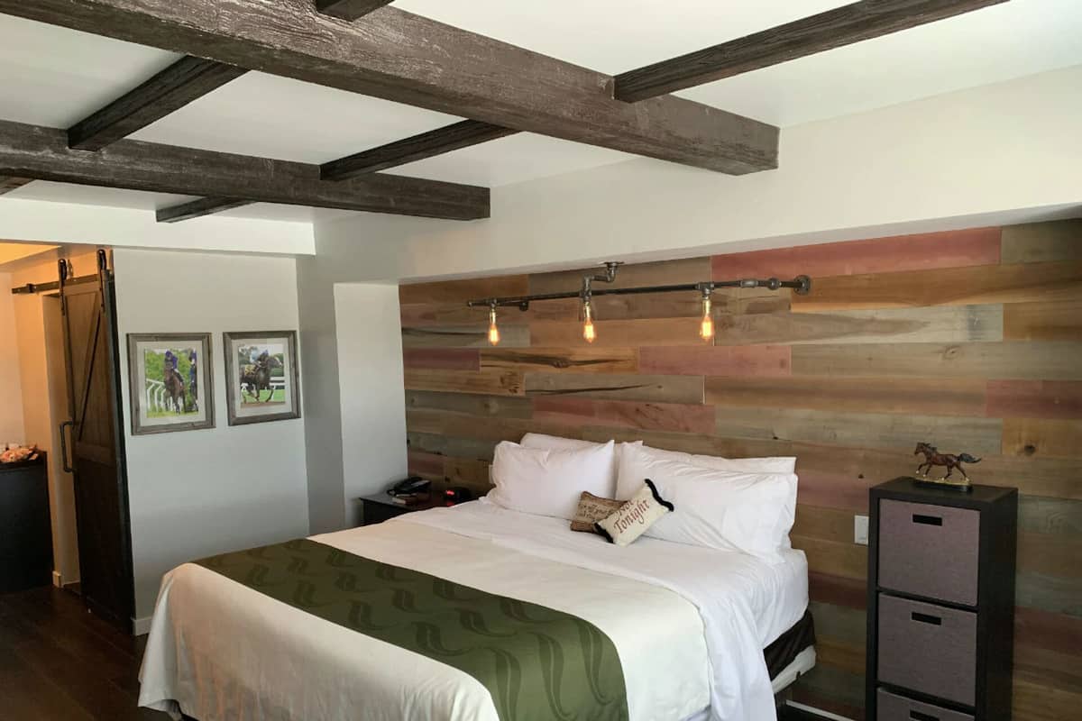 Classic Suite, 1 King Bed | In-room safe, rollaway beds, free WiFi, bed sheets