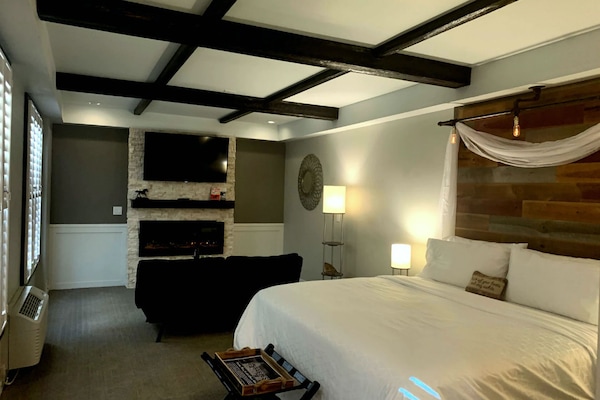 Deluxe Studio Suite | Peti besi dalam bilik, katil lipat simpan/tambahan, Wi-fi percuma