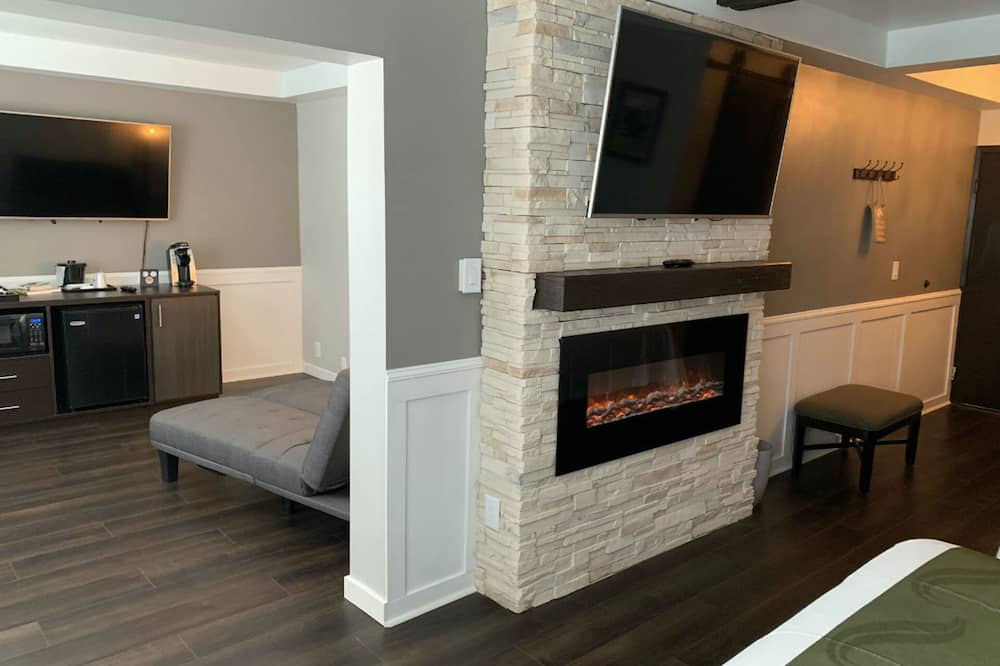 Cedar Stables Inn and Suites