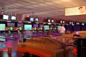 Bowling - Cedar Stables Inn and Suites (Sandusky)
