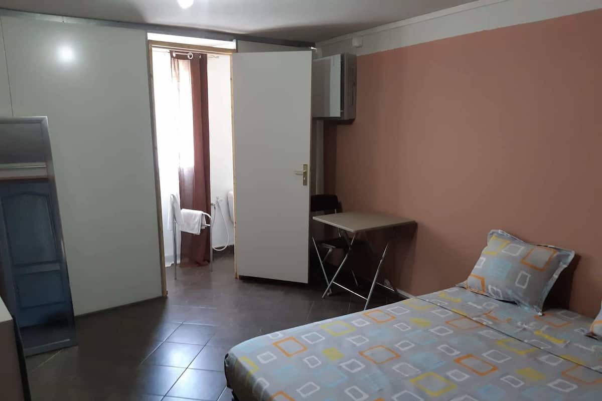 1 bedroom, individually decorated, individually furnished