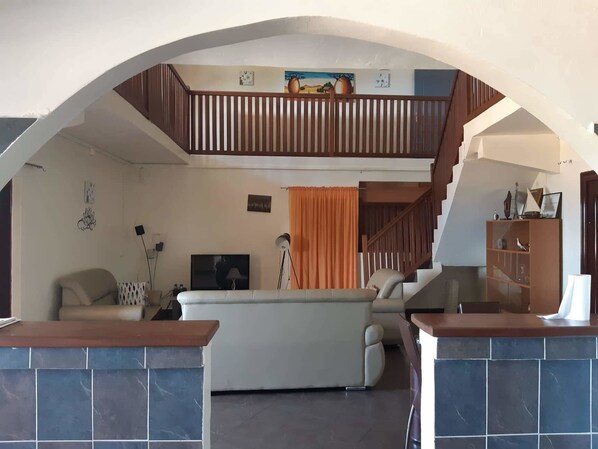 Interior - Cacao Lodge (Mamoudzou)