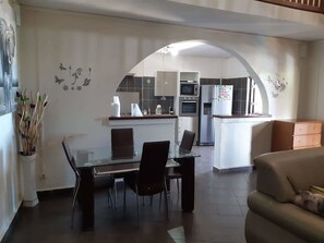 Interior - Cacao Lodge (Mamoudzou)