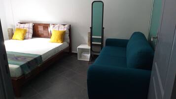 1 kamar tidur dan didekorasi berbeda-beda