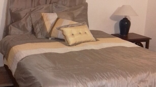 Unclassified image, 1 of 25, button - Over The Hill - Guesthouse & Residence (La Savane)