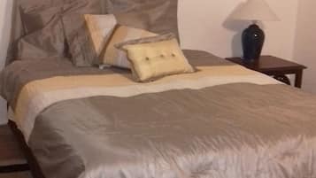 Kahden hengen huone, 1 keskisuuri parisänky | Pimennysverhot, silitysrauta/-lauta, ilmainen Wi-Fi, vuodevaatteet