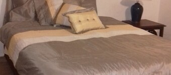 Over The Hill - Guesthouse & Residence