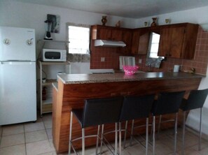 Familieværelse - 2 soveværelser | Privat køkken | Køleskab