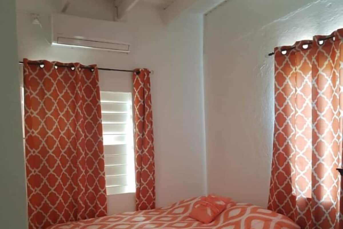 Estudio | Cortinas blackout, tabla de planchar con plancha y wifi gratis 