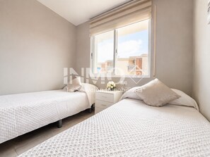 Unclassified image, 4 of 17, button - Flat with solarium and barbecue, sea view (Cambrils)