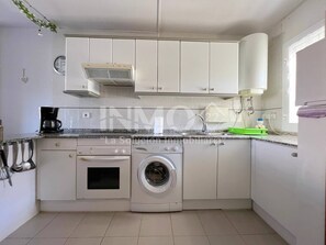 Fridge, microwave, oven, coffee/tea maker