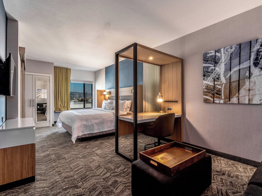 Premium bedding, desk, iron/ironing board, cots/infant beds