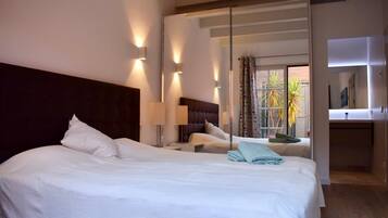 2 bedrooms, in-room safe, iron/ironing board, travel crib