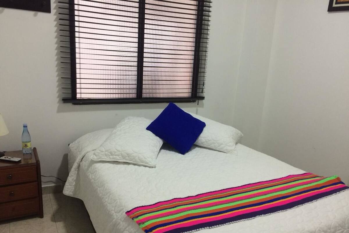 Habitación doble, 1 cama doble | Tabla de planchar con plancha y wifi gratis