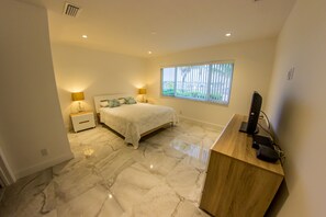 3 室のベッドルーム、アイロン / アイロン台、WiFi、ベッドシーツ