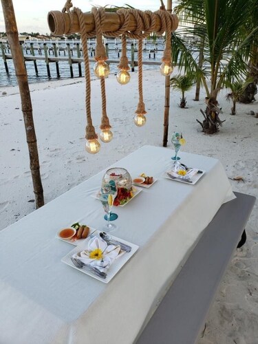 Waterfront, Paradise Luxury -sisäinen kotitalo, jossa on oma uima-allas, East Lantana.