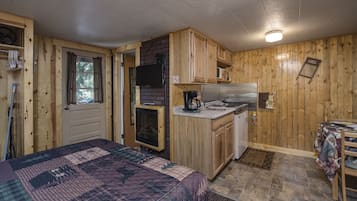 Cottage 1 | Private kitchenette | Coffee/tea maker