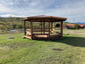 Gazebo - Hooks Hideaway Motel (Babb)