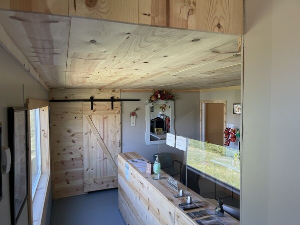 Front of property - Hooks Hideaway Motel (Babb)