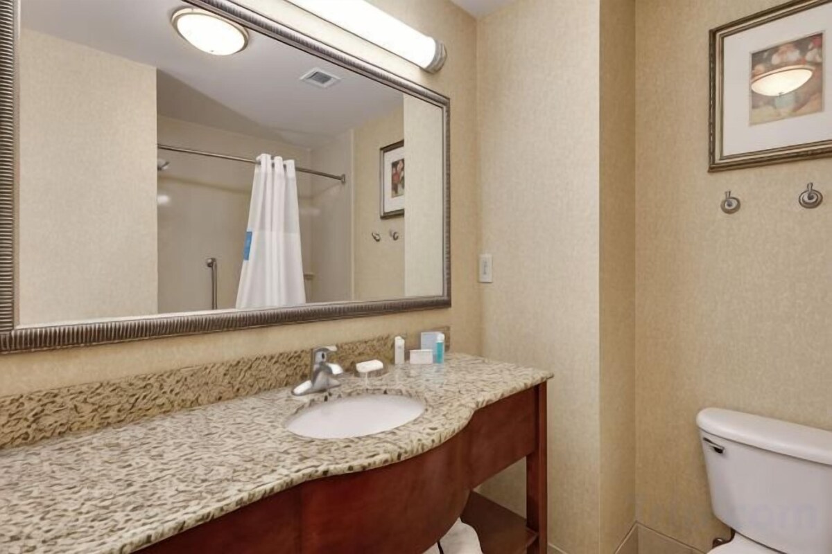 One-Bedroom Suite With Two Queen Beds-Non-Smoking