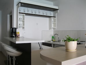 Exclusive-Apartment, 2 Schlafzimmer, Seeblick | Eigene Kochnische | Kühlschrank, Ofen, Herdplatte, Wasserkocher mit Kaffee-/Teezubehör