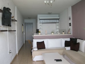 Exclusive-Apartment, 2 Schlafzimmer, Seeblick | Wohnbereich | Flachbildfernseher