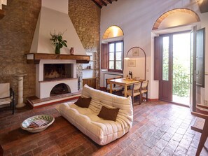 Appartement Duplex, 1 chambre, vue colline (La Galleria, incl. 60€ Cleaning Fee) | Coin séjour