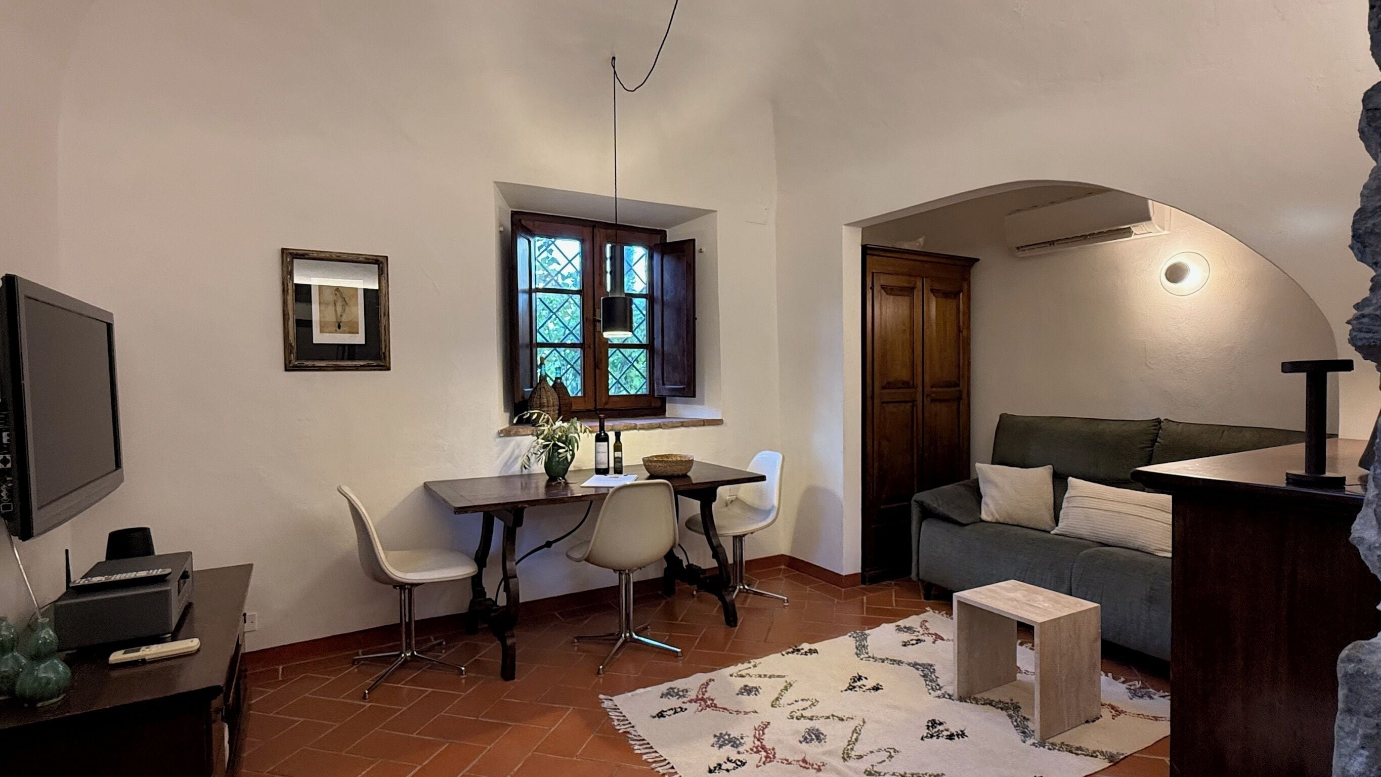 Leilighet, 1 soverom, terrasse, utsikt mot høyde (L'Angolo, incl. 60€ Cleaning Fee) | Individuelt innredet, blendingsgardiner og strykejern/-brett