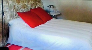2 bedrooms, iron/ironing board, travel cot, WiFi