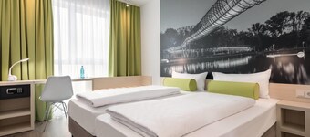 Super 8 by Wyndham Oberhausen am Centro