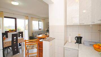 Fridge, oven, cookware/dishes/utensils