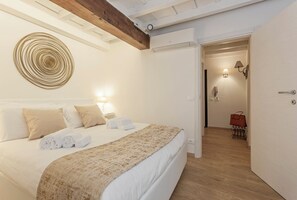 3 chambres, bureau, fer et planche à repasser, accès au Wi-Fi (inclus)