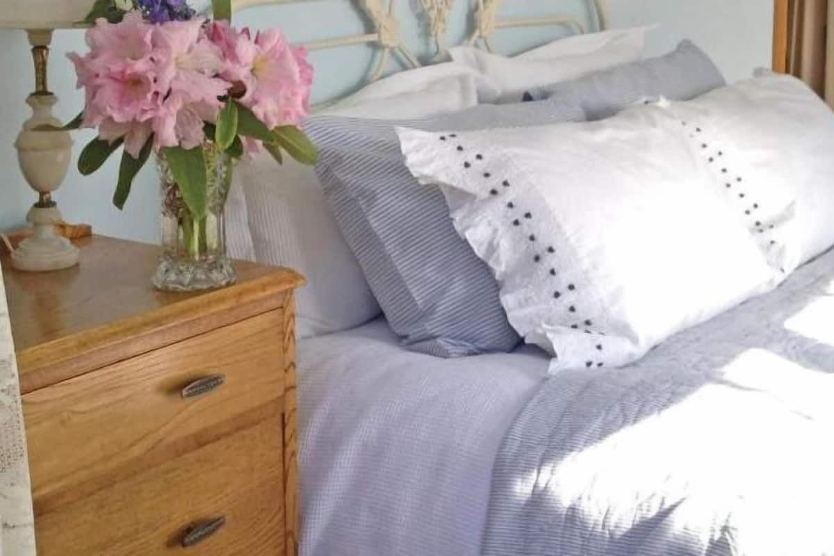 1 bedroom, egyptian cotton sheets, premium bedding, down duvets