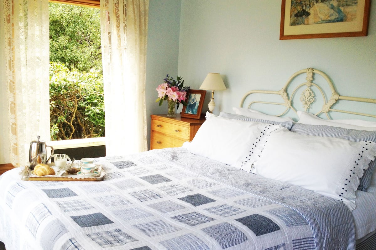 The Rose Room | 1 bedroom, Egyptian cotton sheets, premium bedding, down comforters