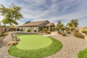 Property grounds - FABULOUS 3 Bedroom with a private backyard and heated pool!!! (Mesa)