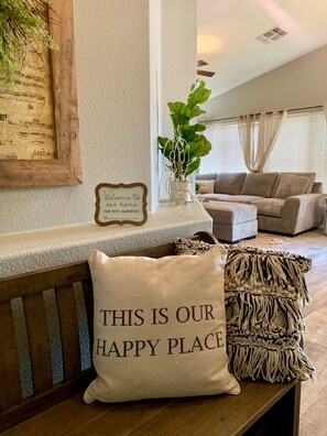 Interior - FABULOUS 3 Bedroom with a private backyard and heated pool!!! (Mesa)