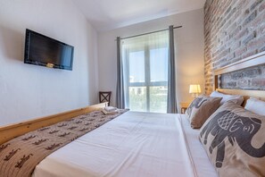 4 bedrooms, in-room safe, iron/ironing board, WiFi - Villa Paradis 6 - family villa with Pool (Butkovici)