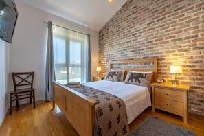 4 Schlafzimmer, Zimmersafe, Bügeleisen/Bügelbrett, WLAN