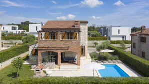 A two-story house with a swimming pool, surrounded by greenery and other houses. - Villa Paradis 6 - family villa with Pool (Butkovici)