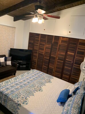 Family House, Multiple Beds, Ocean View | Blackout drapes, iron/ironing board, free WiFi, bed sheets - Villa Nikos (St. Thomas)