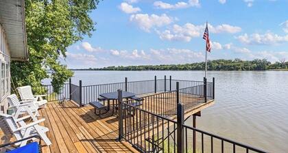 Arkansas River House at the Foot Hills of Petit Jean Mt.