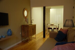 1 habitación, tabla de planchar con plancha, wifi y ropa de cama 