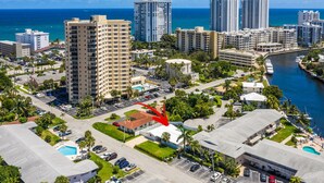 Unclassified image, 2 of 5, button - Beach White House on Florida (Pompano Beach)