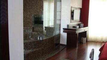 Bañera de hidromasaje privada