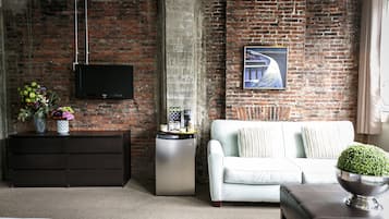 Deluxe Suite, 1 King Bed | Iron/ironing board, free WiFi