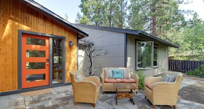 Hot Tub // Fenced Yard // AC // Pet-Friendly in Best Neighborhood in Bend